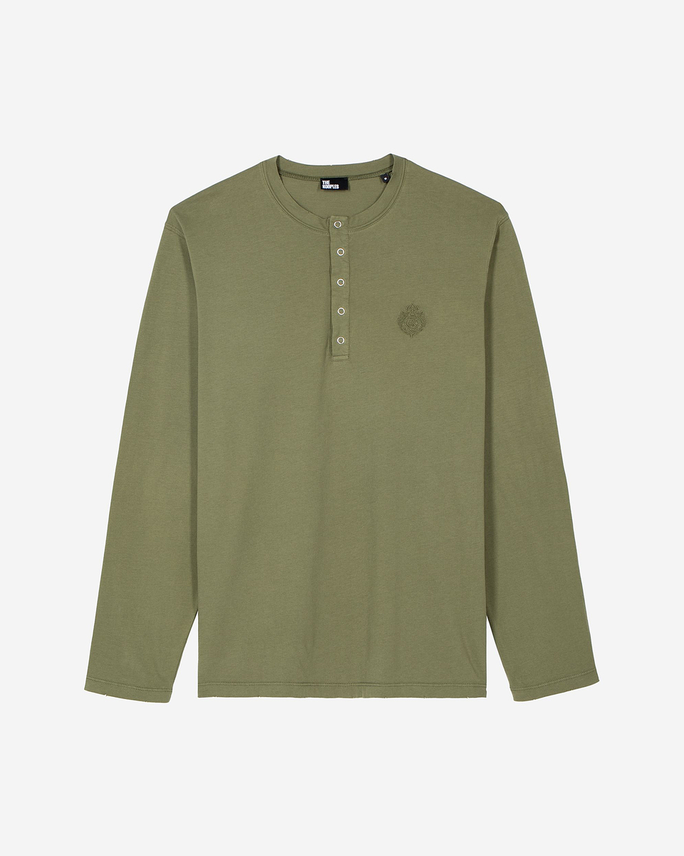 Green long-sleeved T-shirt
