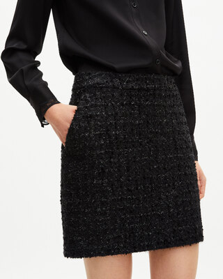 Short skirt in shiny black tweed