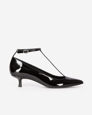 Heeled pumps with black strap