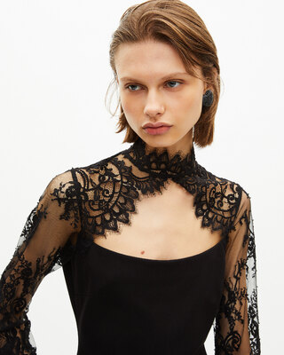 Short dress with black lace