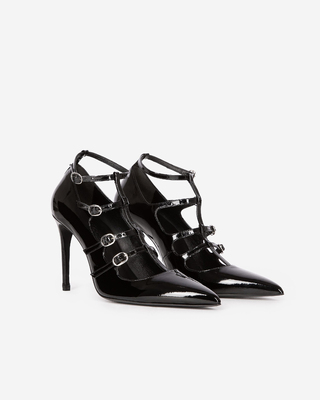 Heeled pumps with black straps