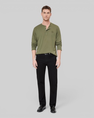 Green long-sleeved T-shirt