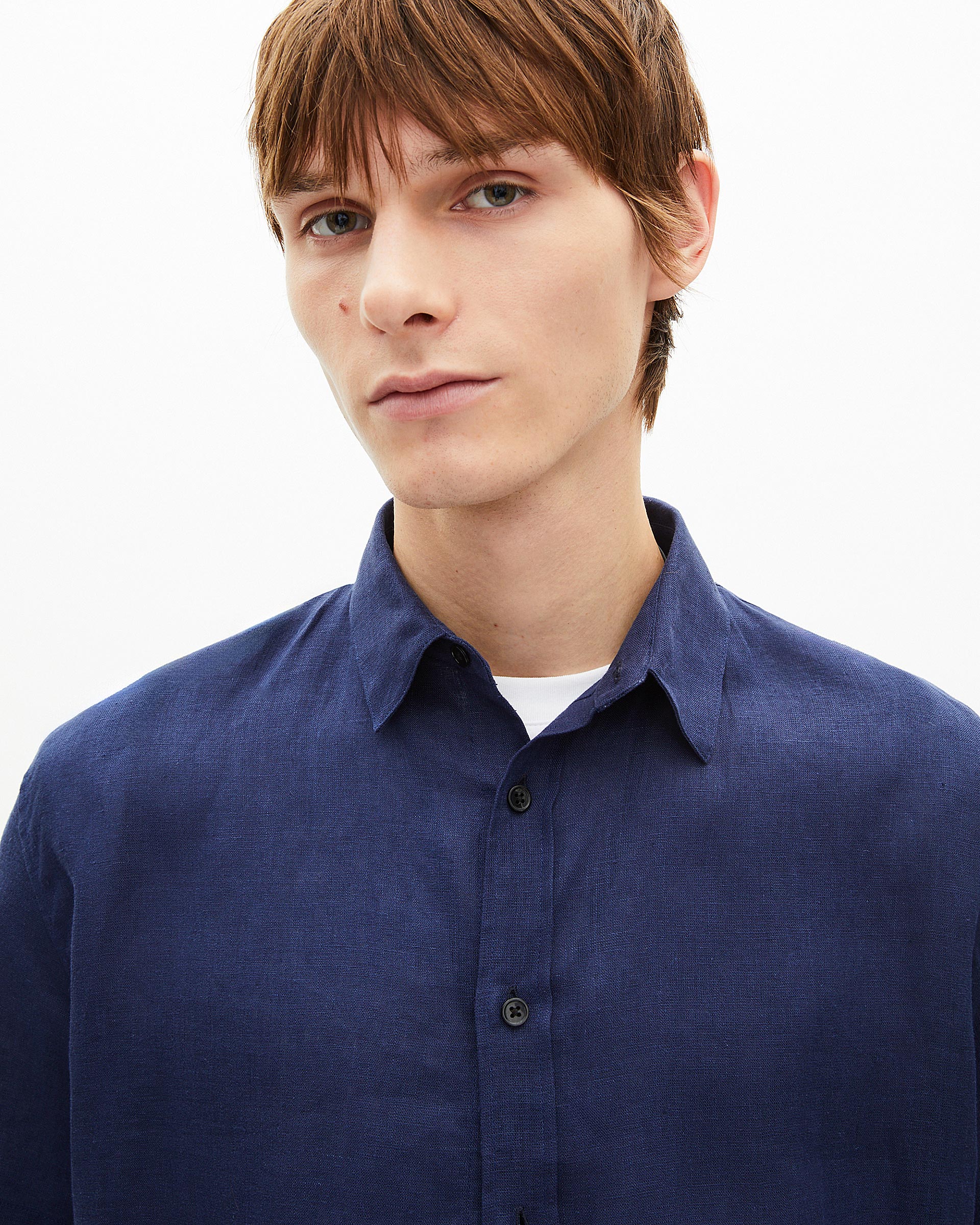 Short-sleeved navy linen shirt