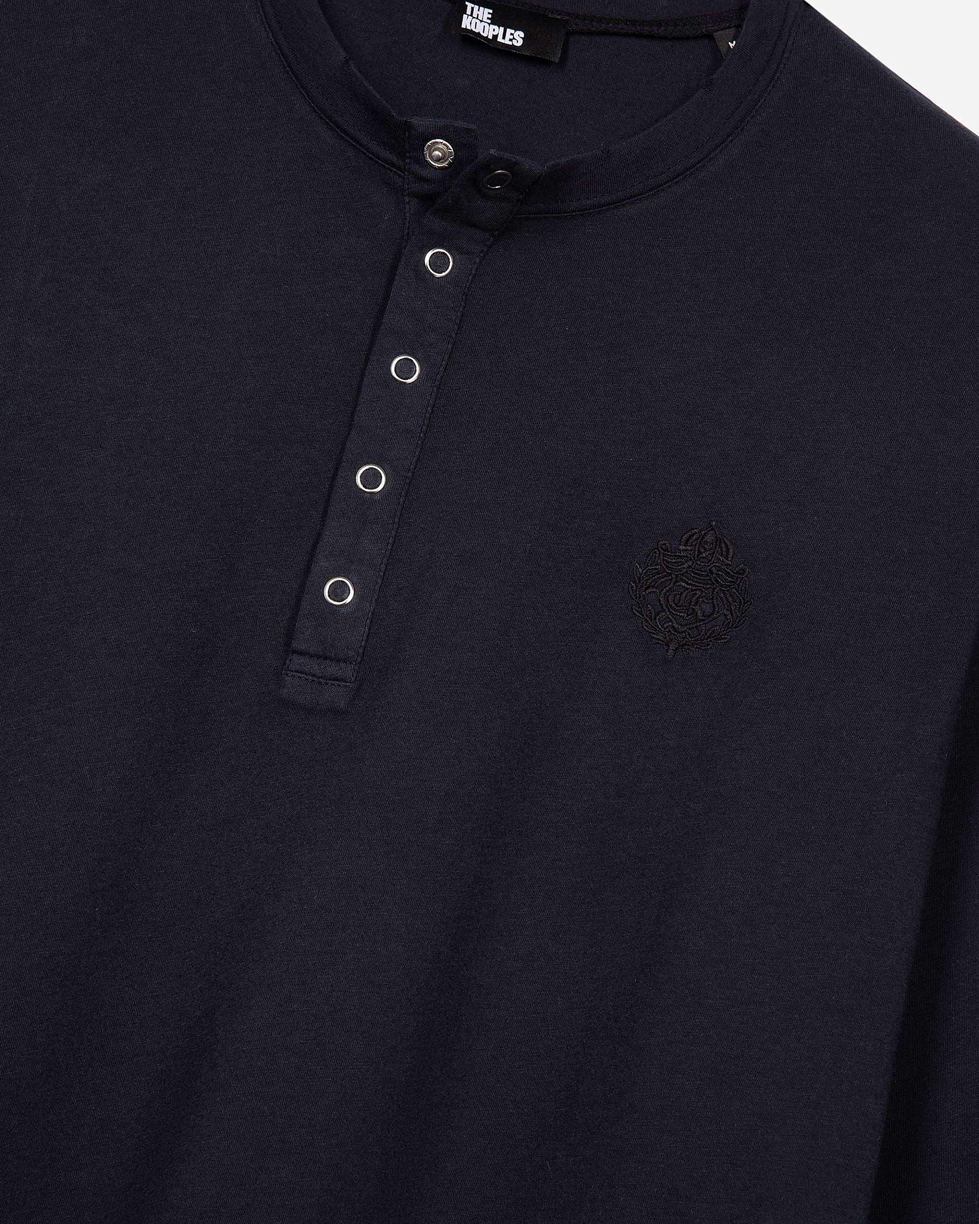 Long-sleeved navy T-shirt