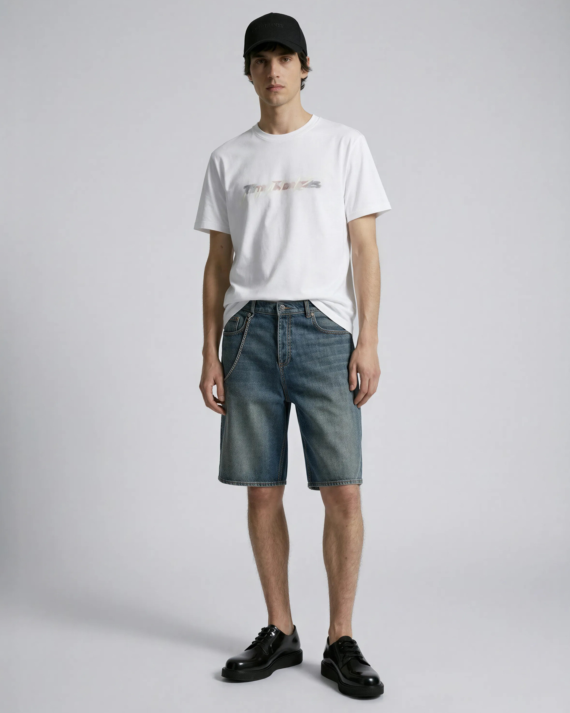 T-shirt with white multicolored logo
