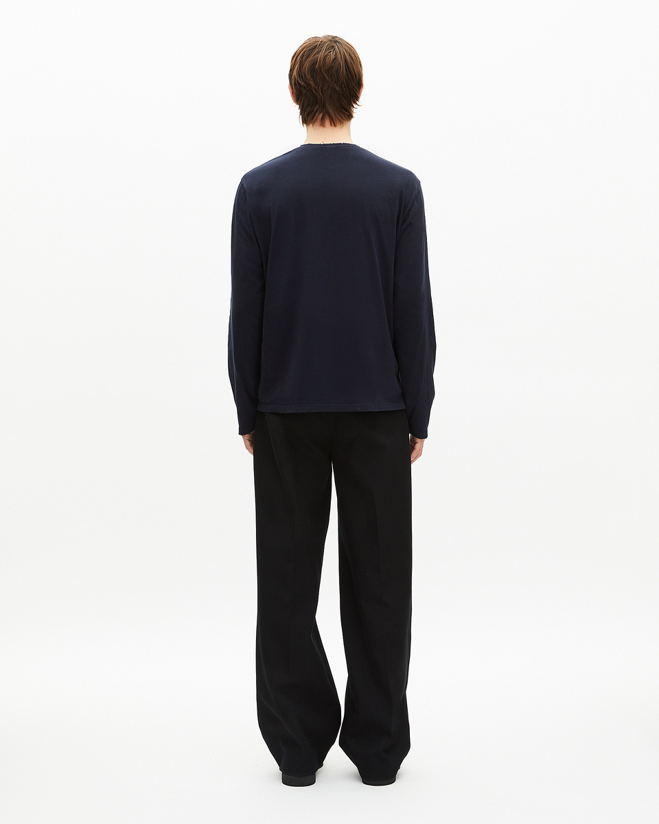 Long-sleeved navy T-shirt