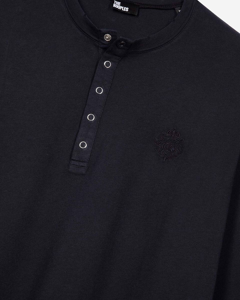Long-sleeved navy T-shirt