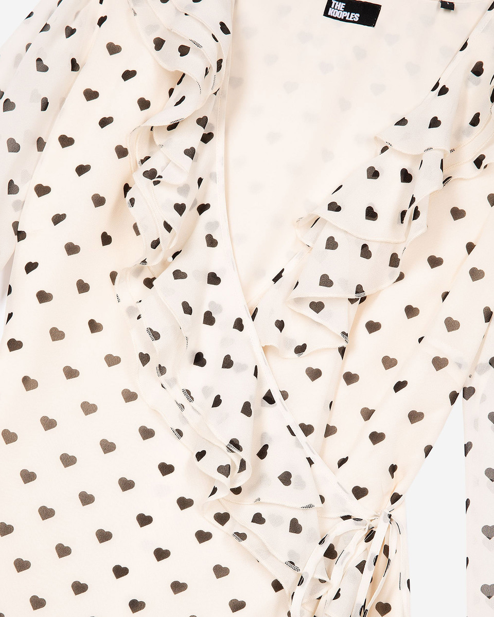 Short wrap dress in ecru heart print