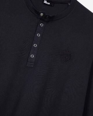 Long-sleeved navy T-shirt