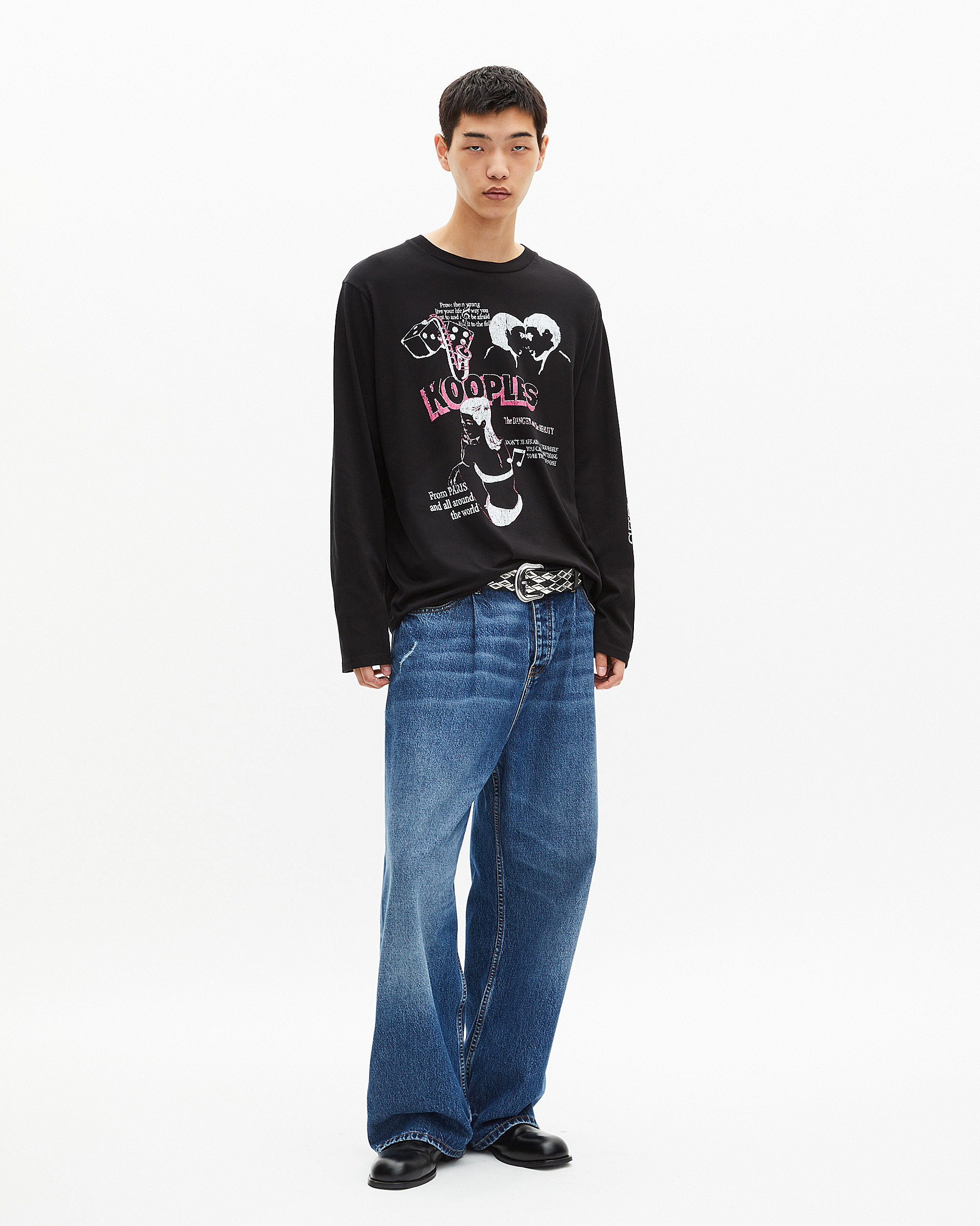 Long-sleeved t-shirt with black screen printing
