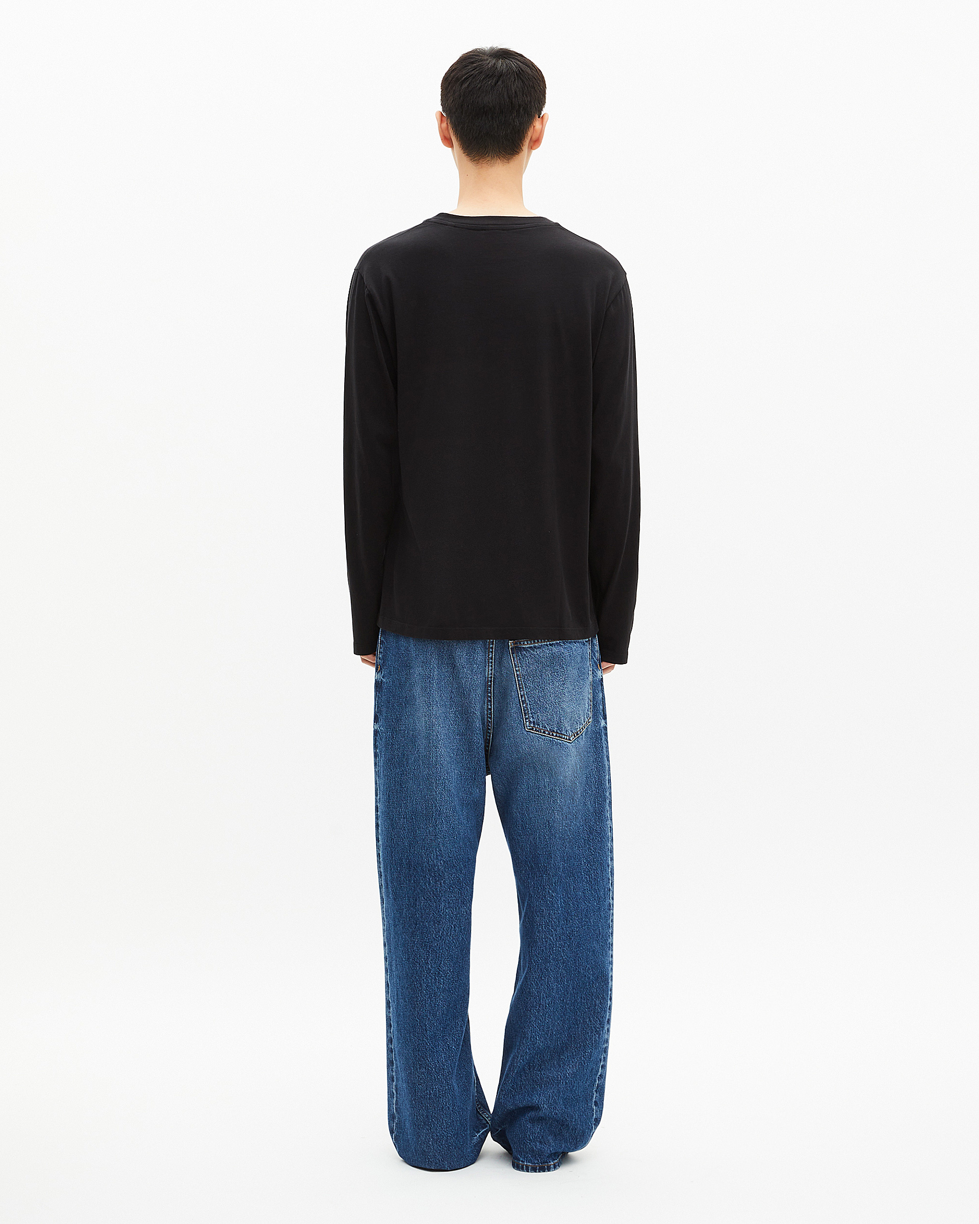 Long-sleeved t-shirt with black screen printing