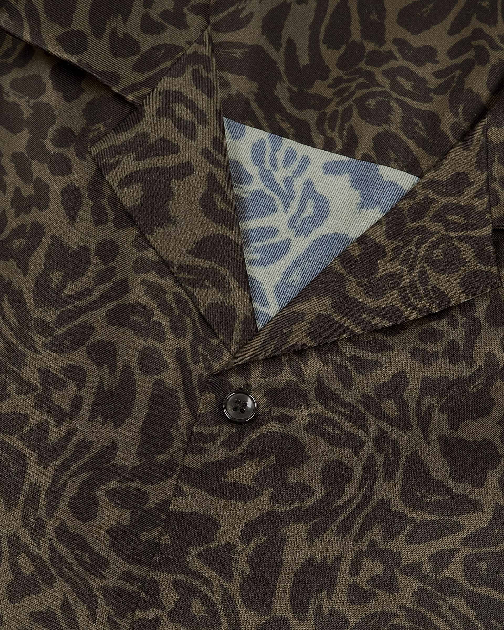 Short-sleeved khaki leopard print shirt
