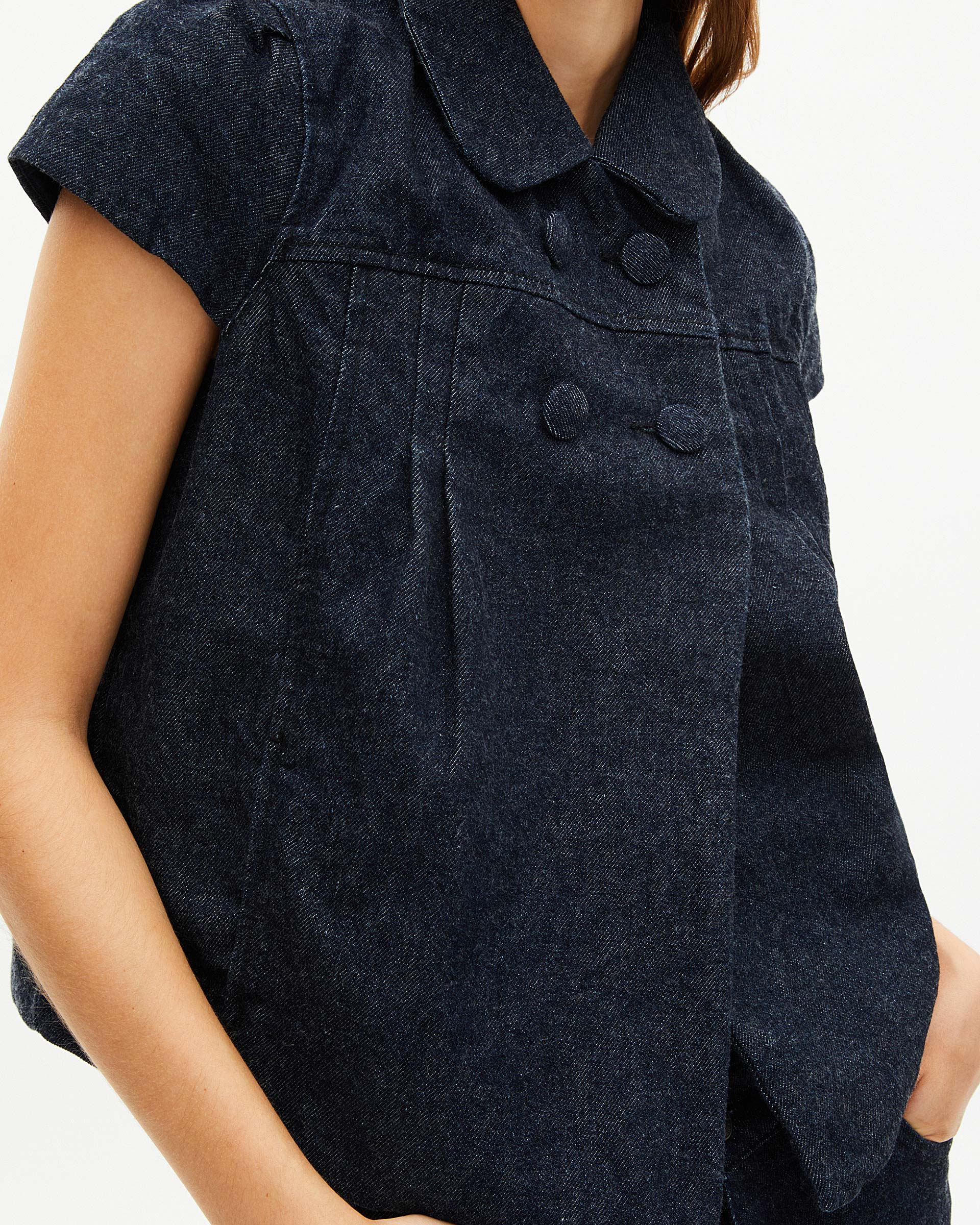 Short-sleeved jacket in dark blue denim