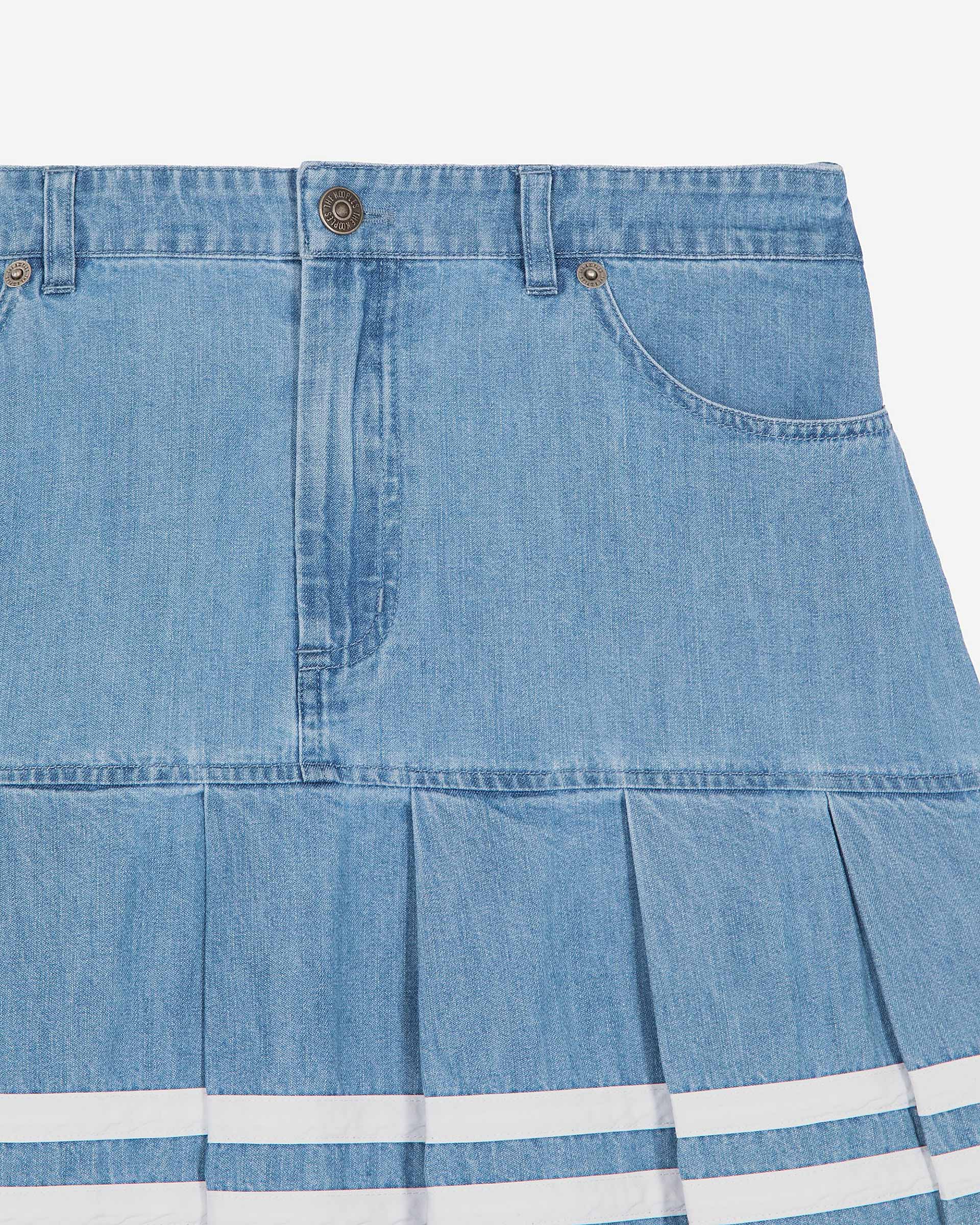 Short pleated denim skirt