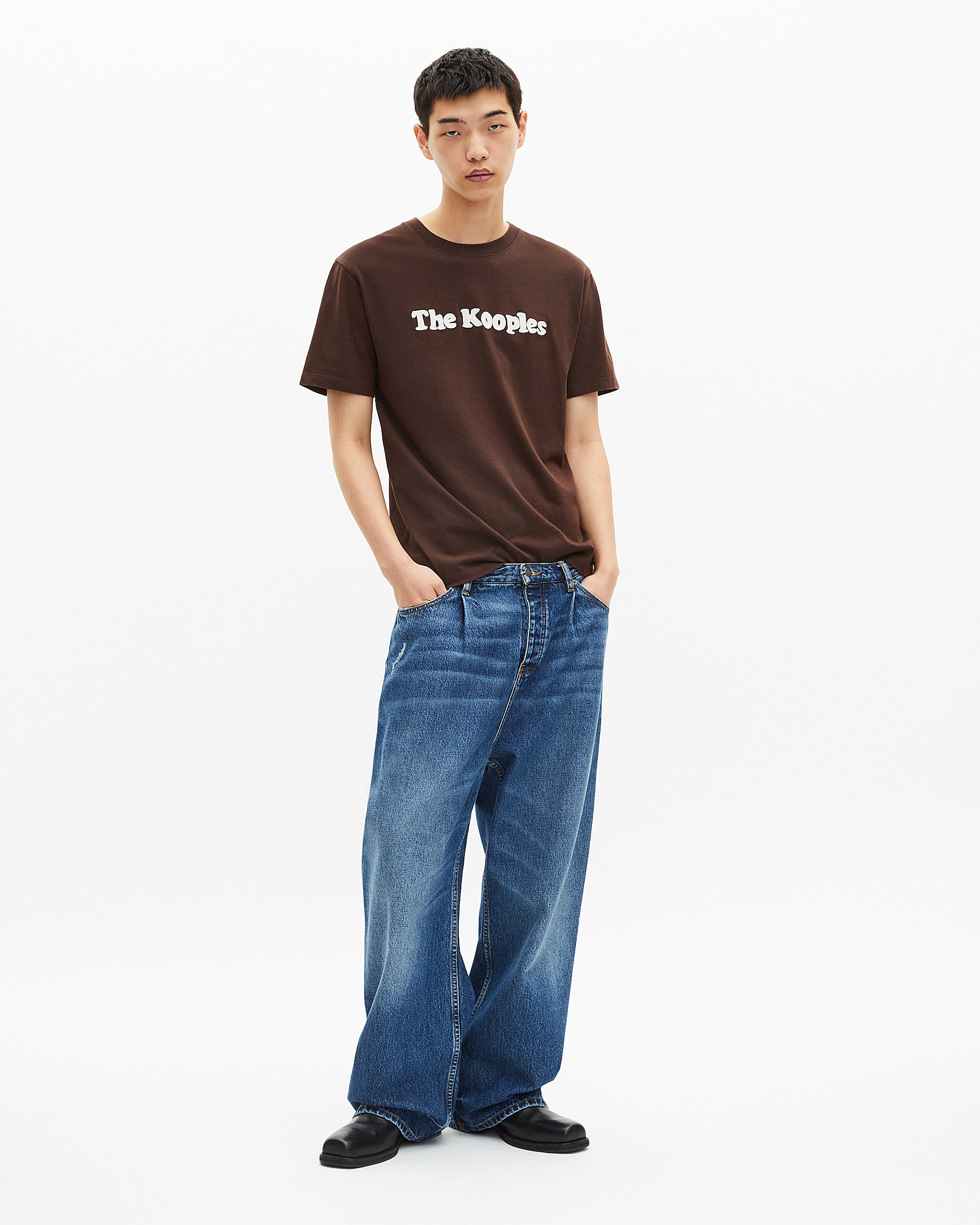 T-shirt with brown embroidery