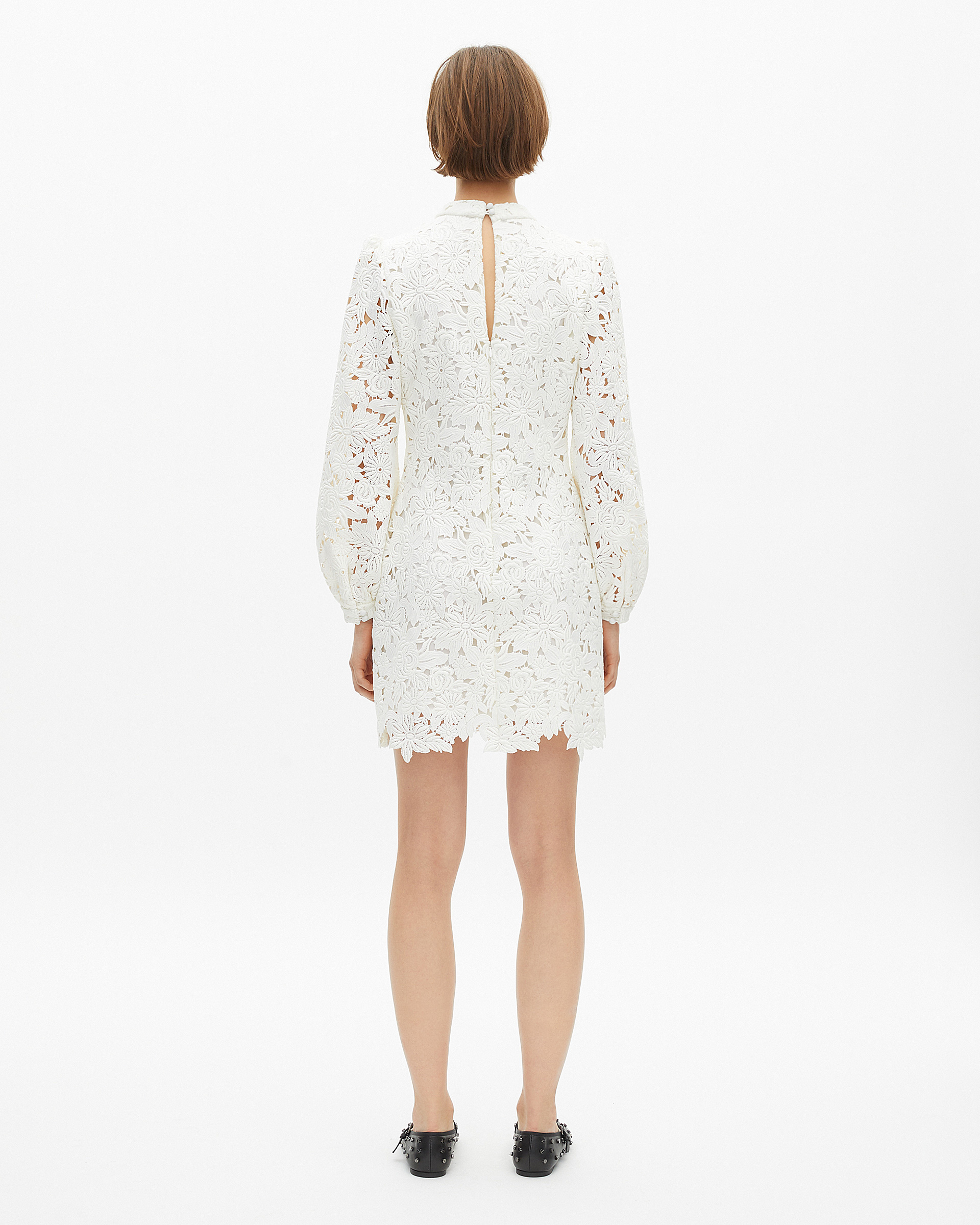 Short dress in ecru floral lace