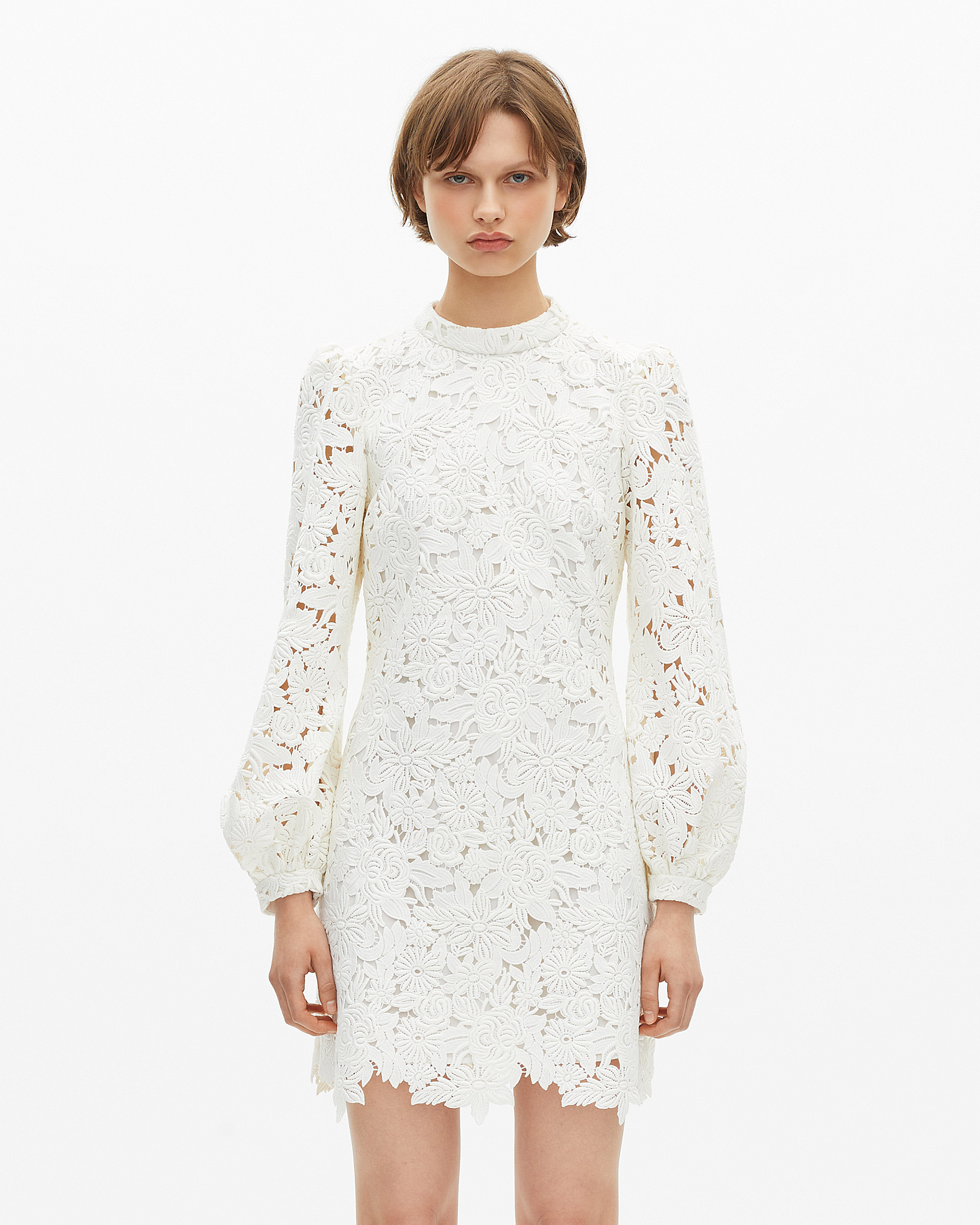 Short dress in ecru floral lace