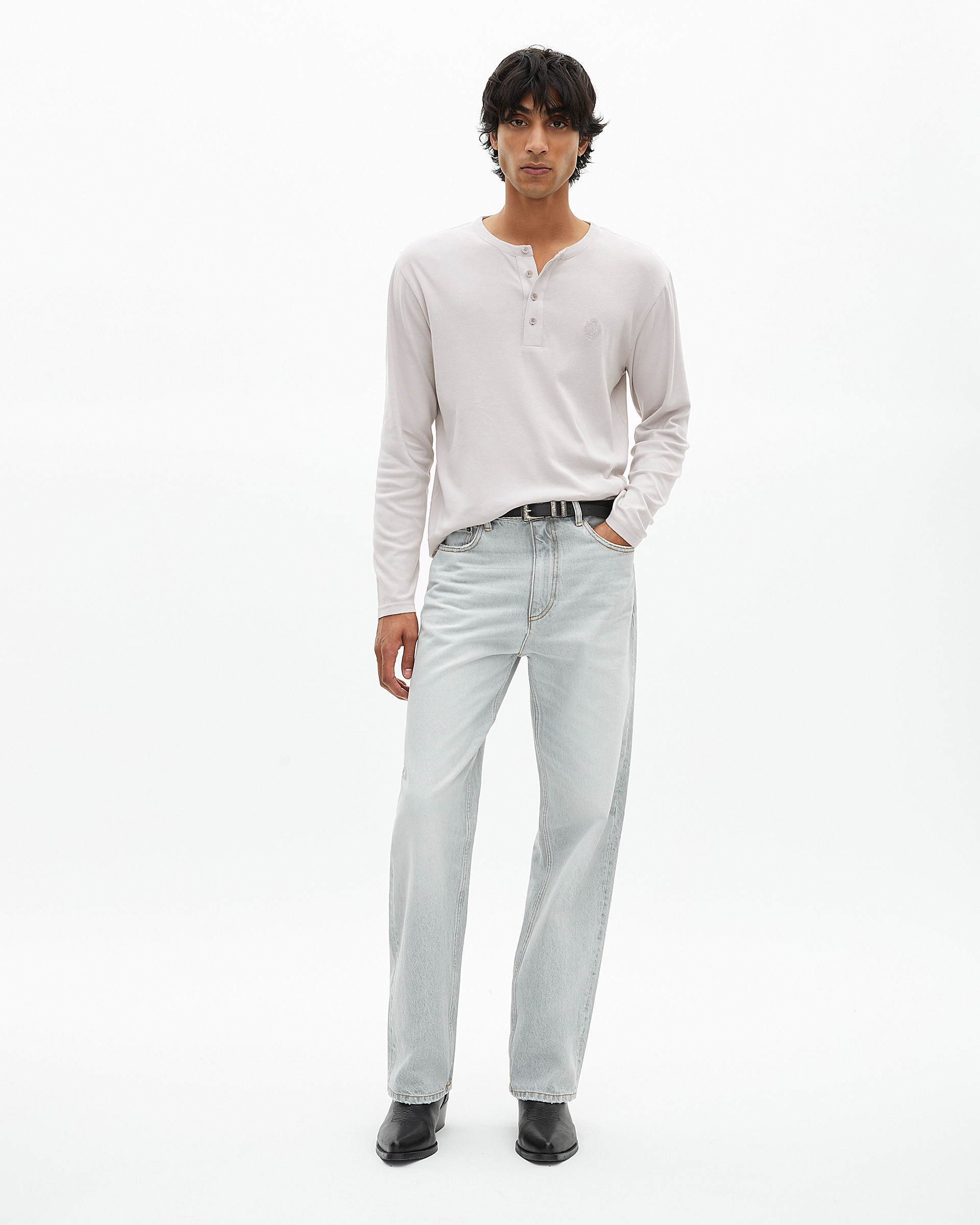 Long-sleeved t-shirt with gray crest