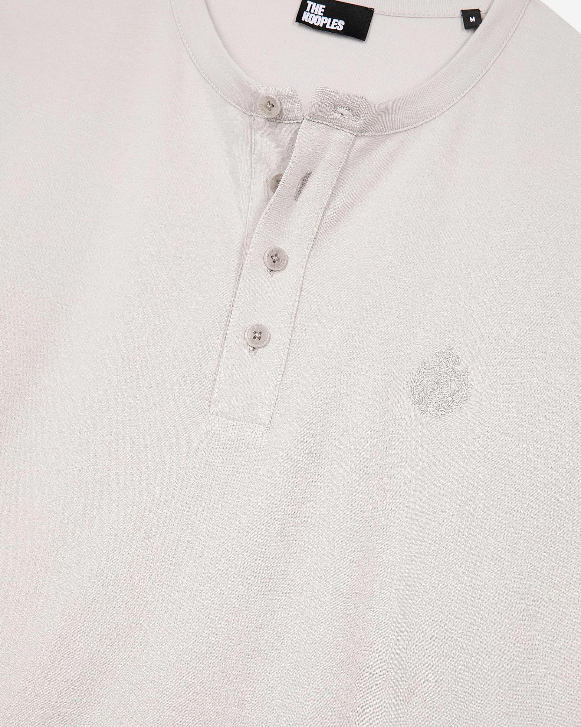 Long-sleeved t-shirt with gray crest