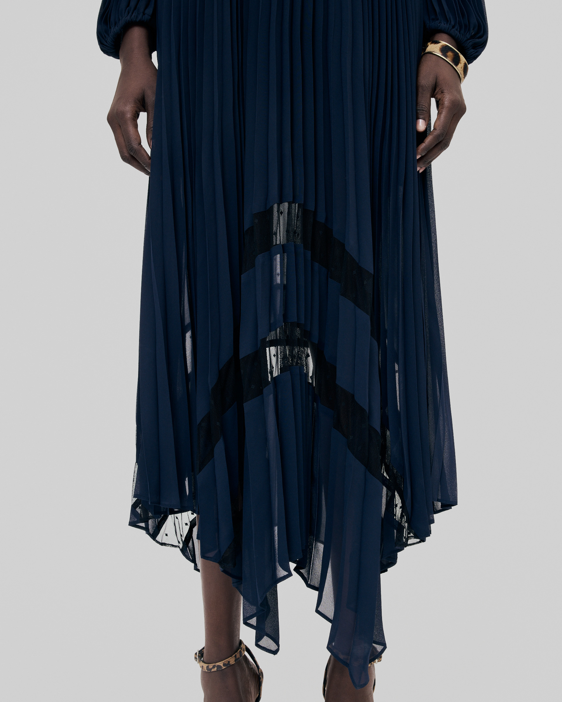 Pleated long dress with navy blue lace