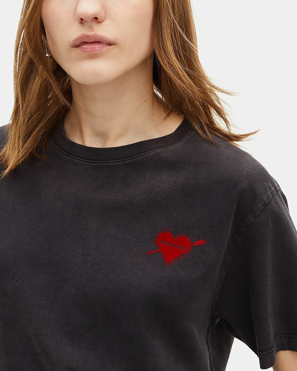 Black T-shirt with heart flocking