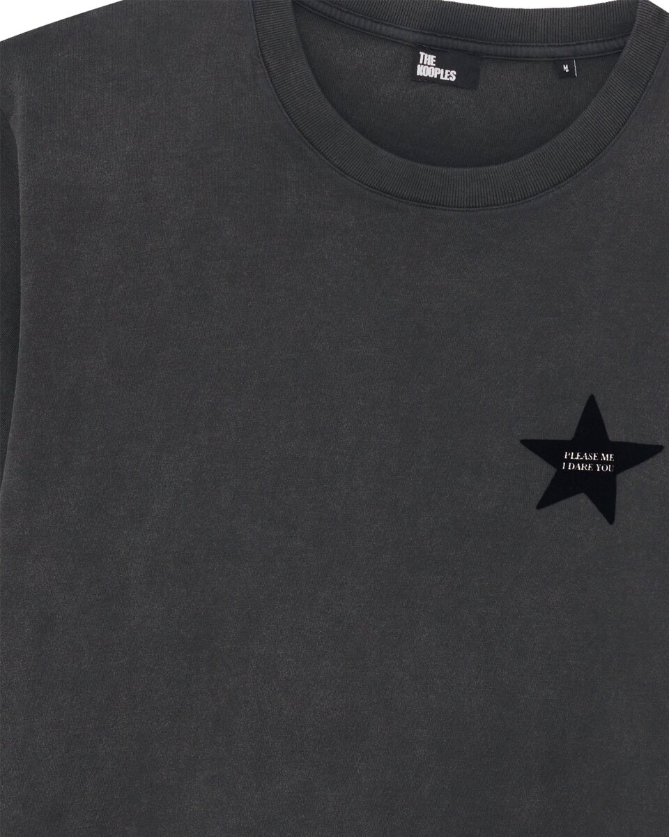 T-shirt with black star flock