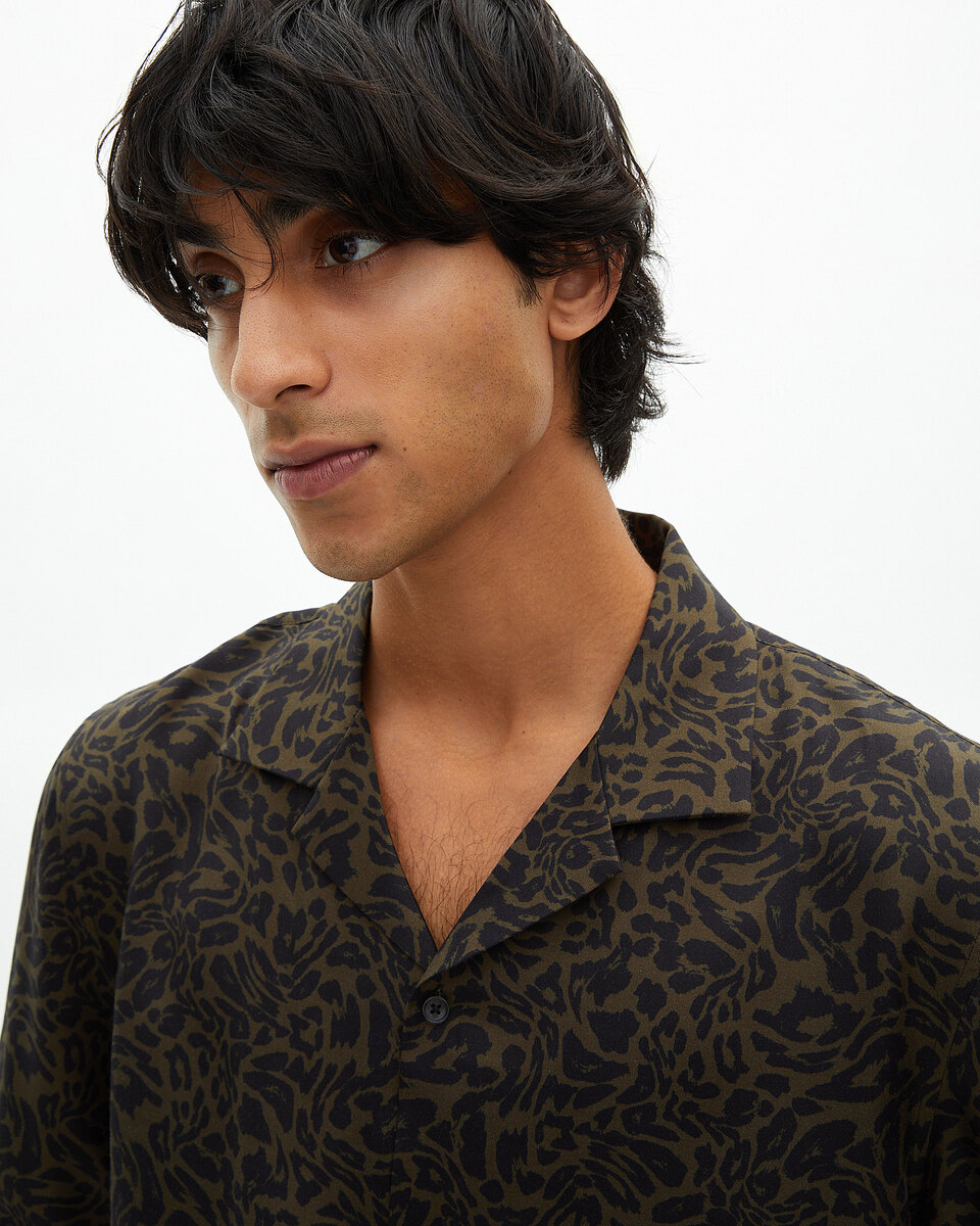 Short-sleeved khaki leopard print shirt