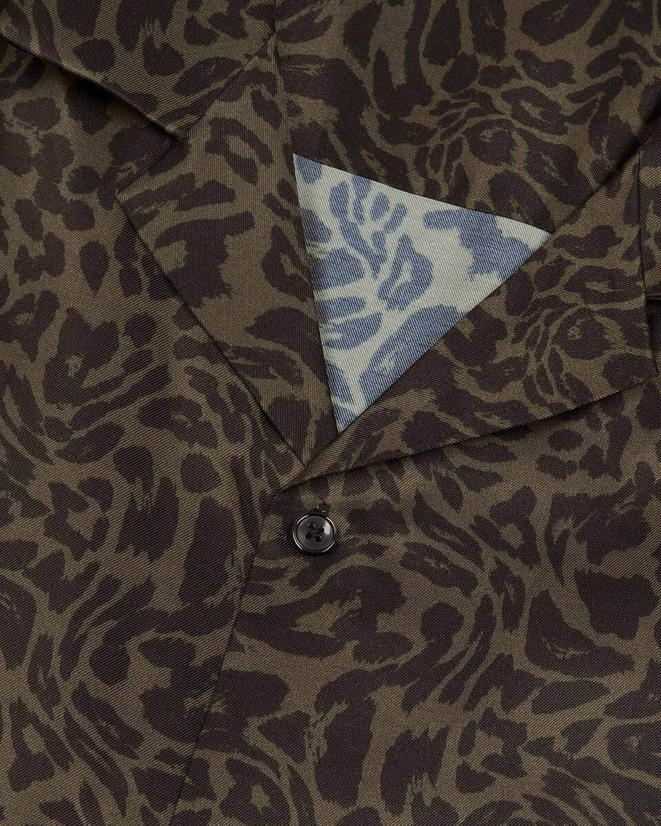 Short-sleeved khaki leopard print shirt