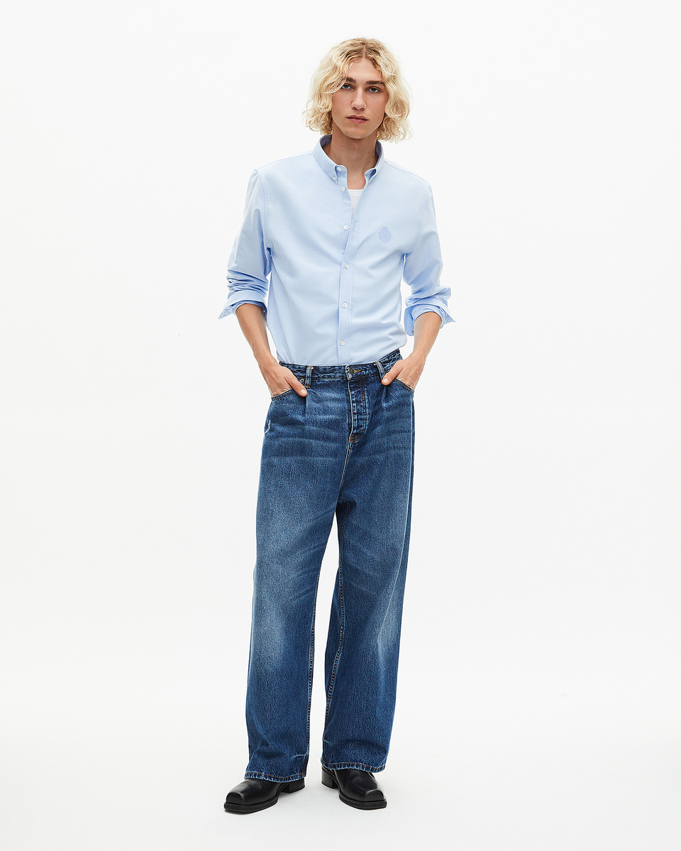 Light blue formal shirt with classic collar