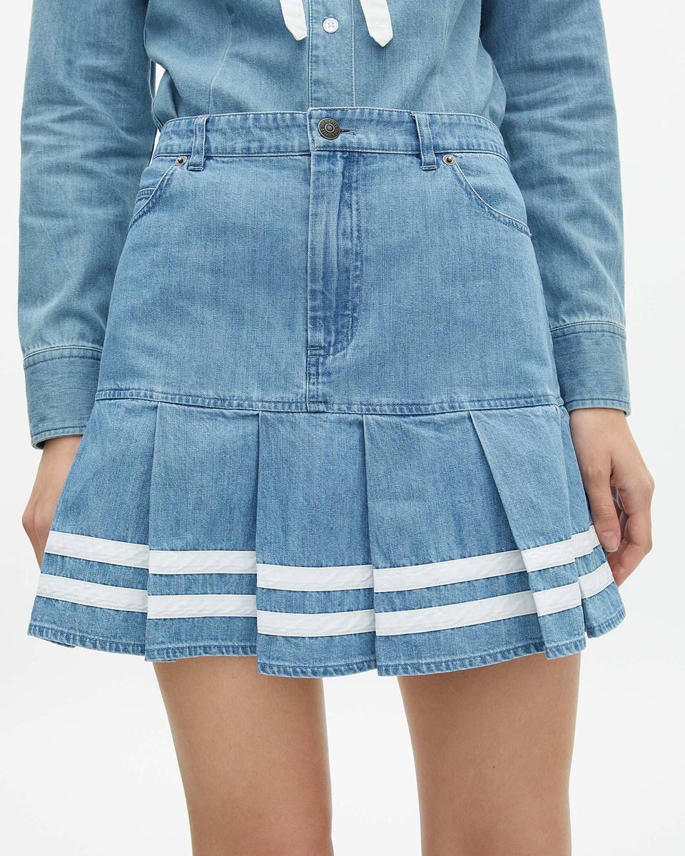 Short pleated denim skirt