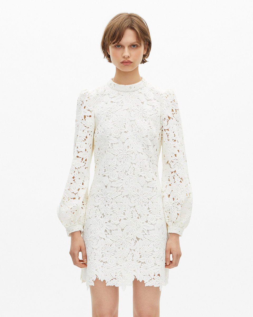 Short dress in ecru floral lace