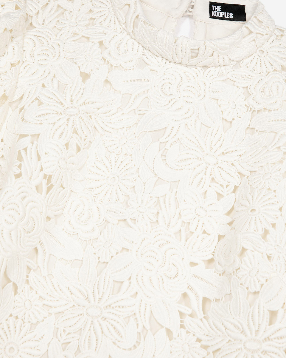 Short dress in ecru floral lace