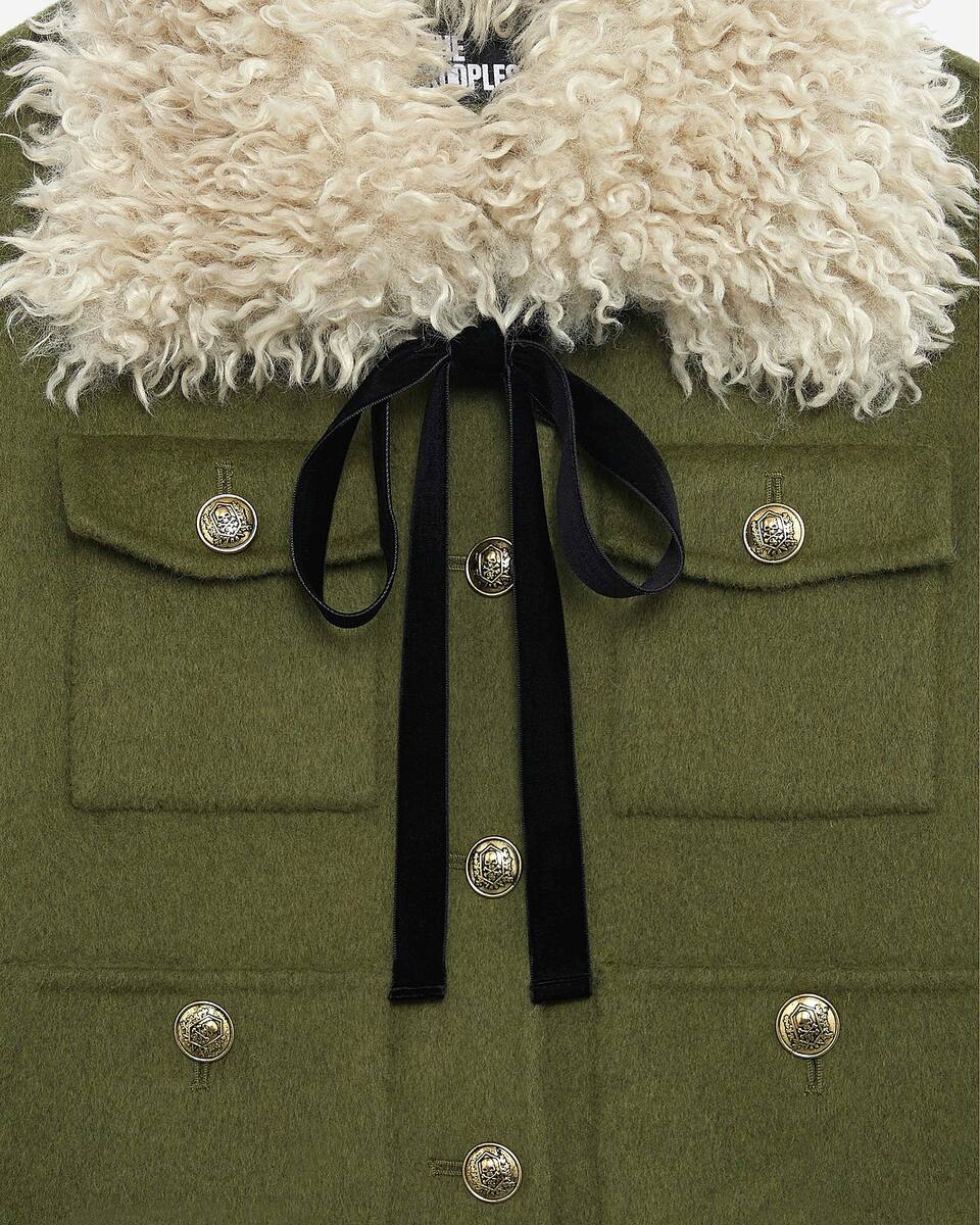 Short wool jacket with khaki sherpa collar