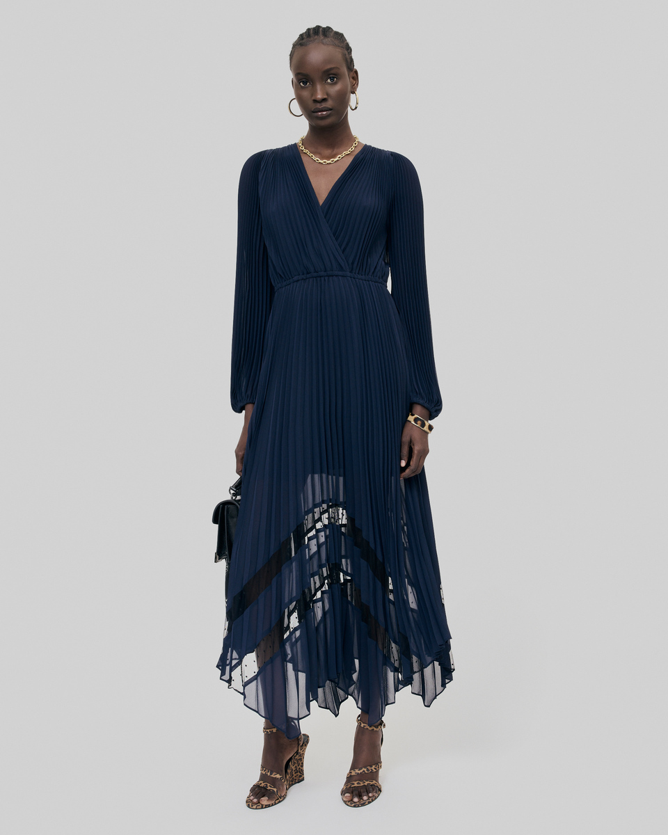 Pleated long dress with navy blue lace