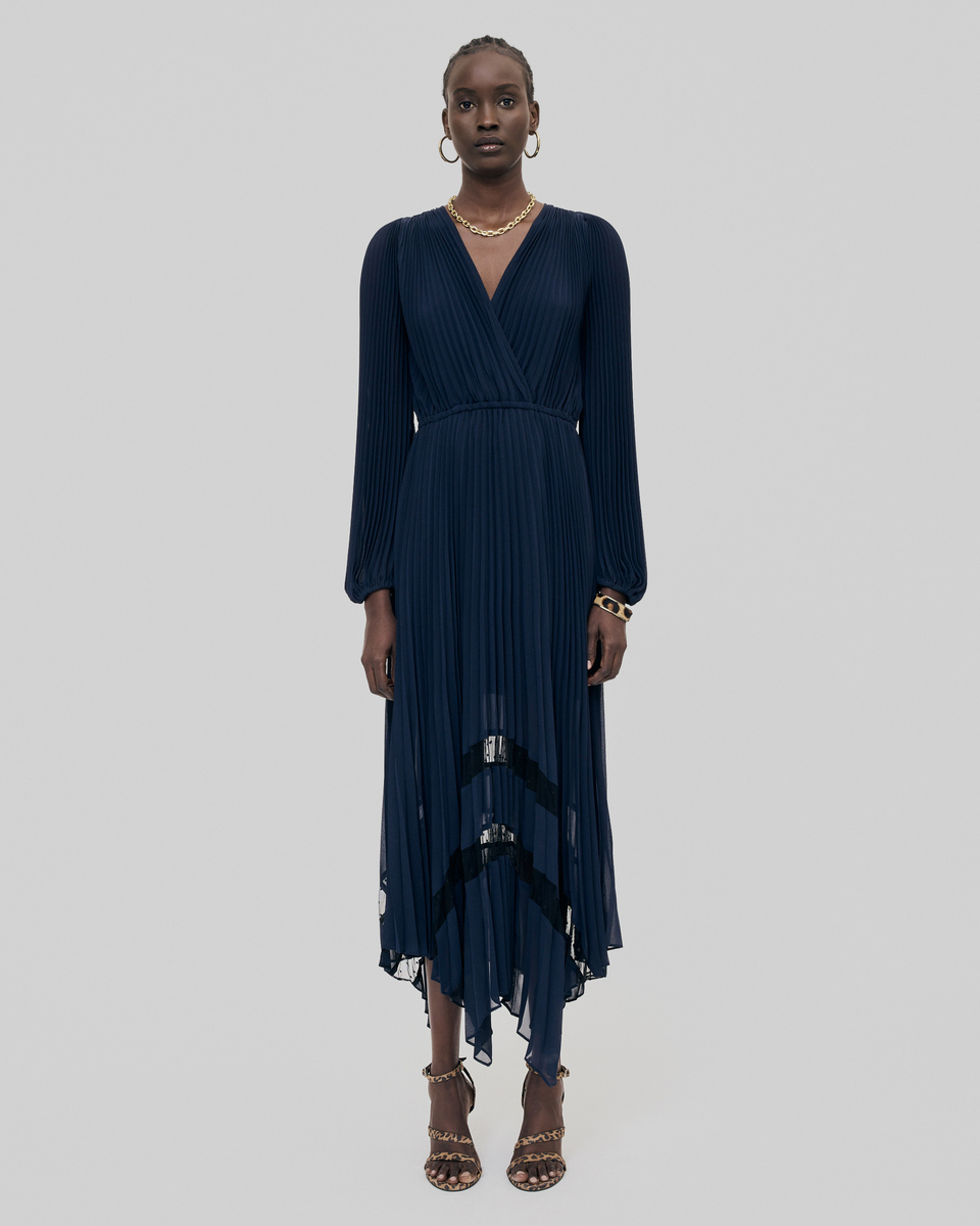 Pleated long dress with navy blue lace
