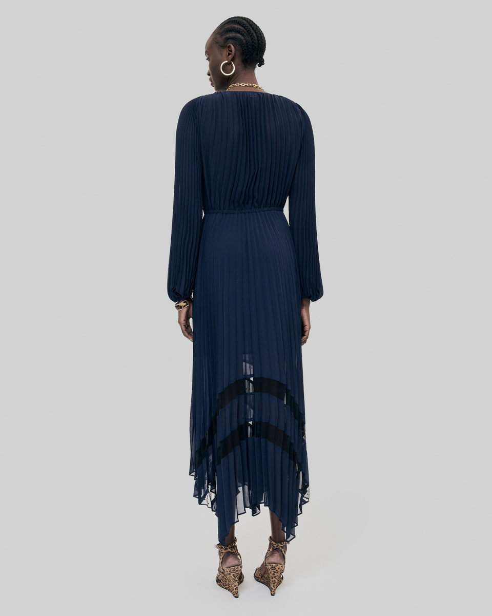 Pleated long dress with navy blue lace