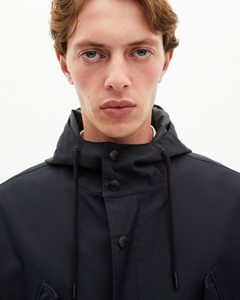 Water-repellent parka with navy hood