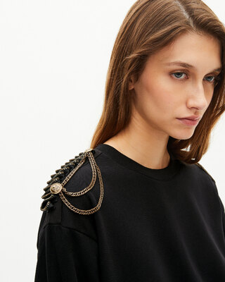 Sweatshirt with black chains