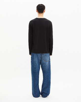 Long-sleeved t-shirt with black screen printing