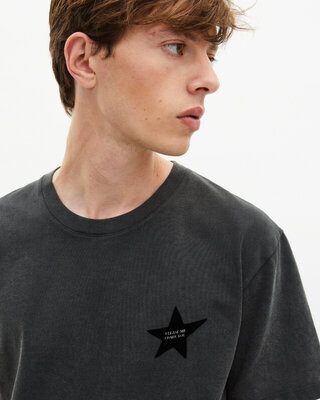 T-shirt with black star flock