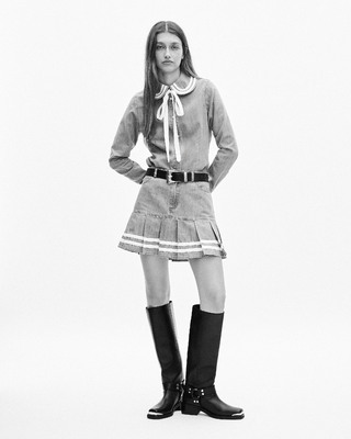 Short pleated denim skirt