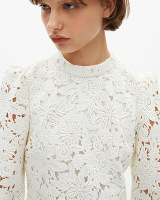 Short dress in ecru floral lace