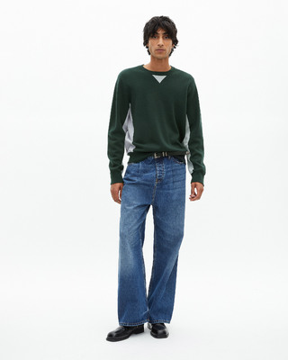 Sweater with contrasting dark green colors