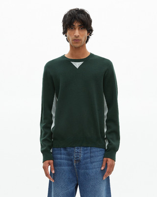Sweater with contrasting dark green colors