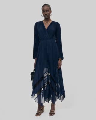 Pleated long dress with navy blue lace