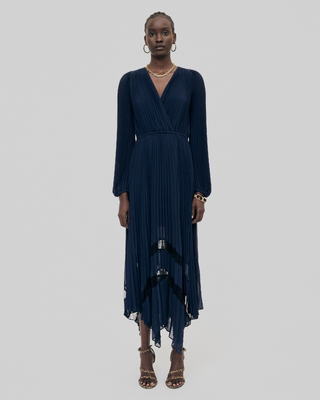 Pleated long dress with navy blue lace