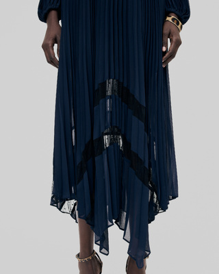 Pleated long dress with navy blue lace