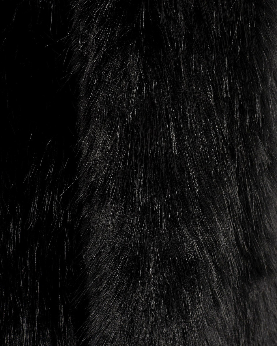 Black fur collar