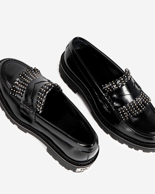 Penny loafers in black leather with fringes and studs