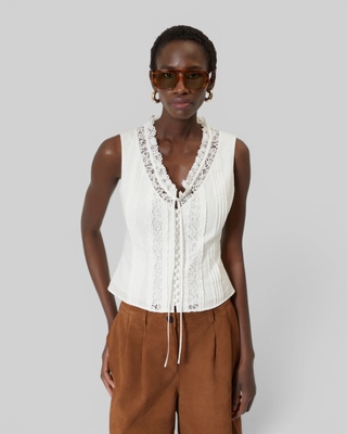 Cotton top with ecru lace inlay